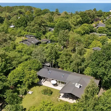 Lovely Base Near And Attractions *